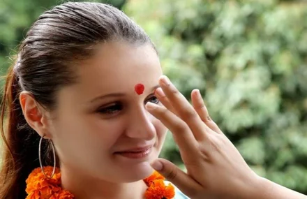 तिलक लगाने का महत्व: धार्मिक, वैज्ञानिक और आध्यात्मिक दृष्टिकोण से